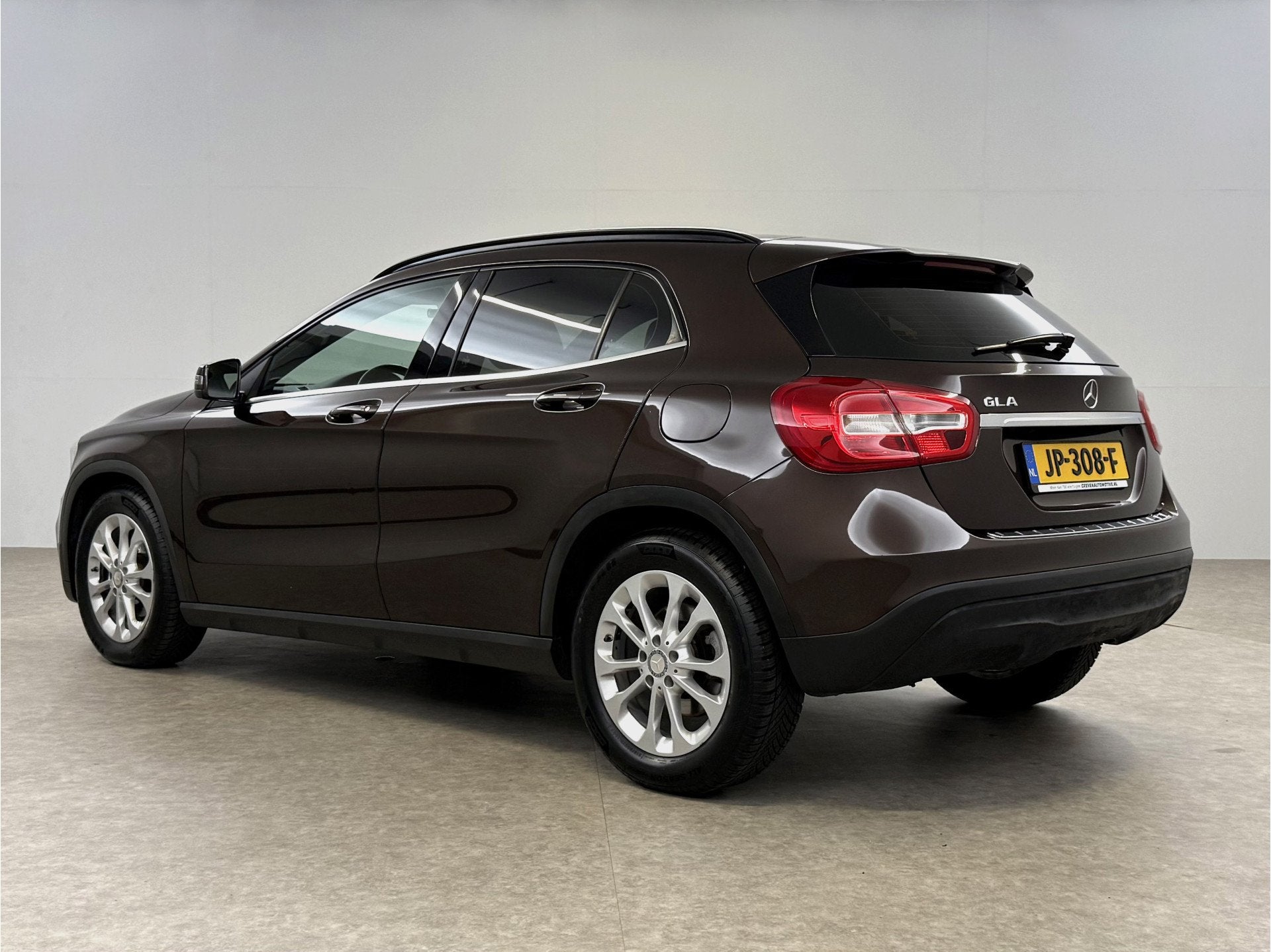 Mercedes-Benz GLA 180 | Airco | Camera | Cruise | Navigatie, Auto's, Gebruikt, Euro 6, 4 cilinders, 122 pk