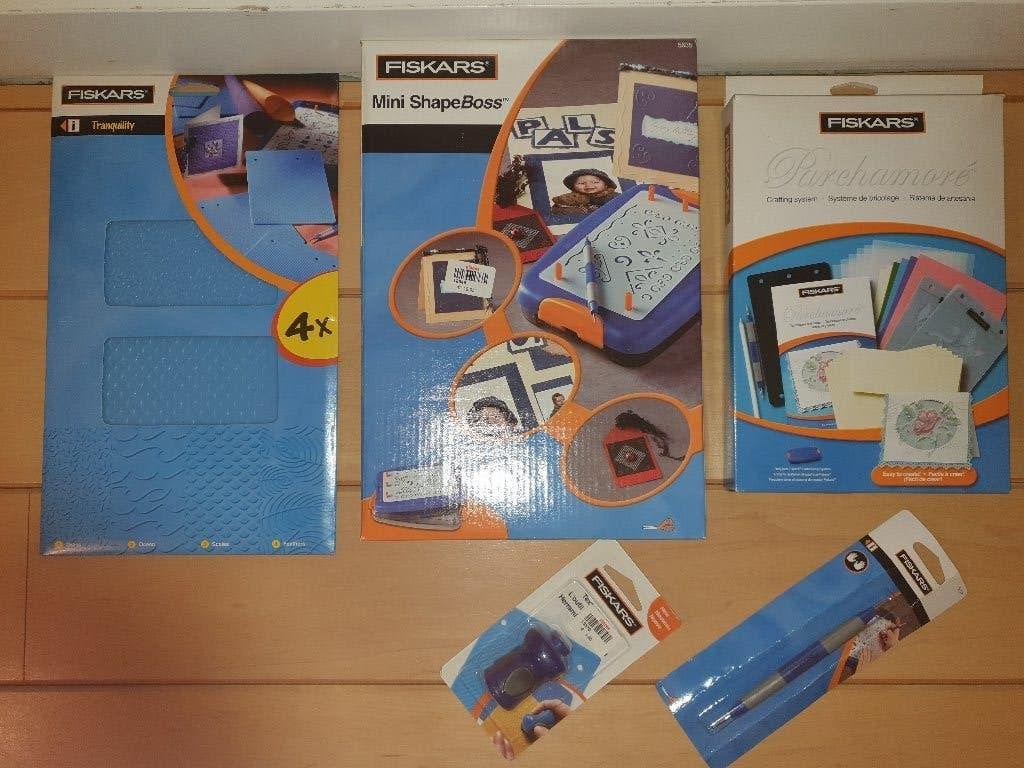 Fiskars Mini ShapeBoss, embossing apparaat extra mallen, Ophalen of Verzenden, Zo goed als nieuw, Overige thema's, Pons of Mal