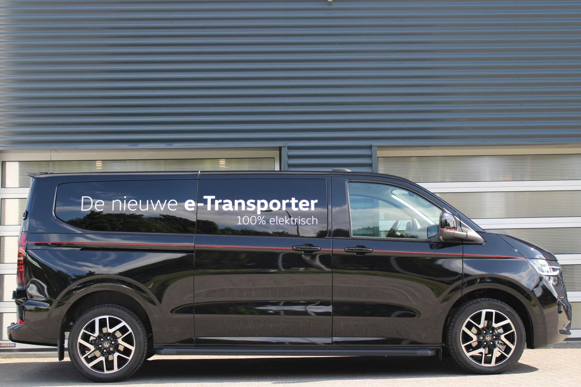 Volkswagen e-Transporter 286pk 32 L2H1 Style 64 kWh | Trekha, Auto's, Automaat, 12 maanden, Volkswagen, Zwart