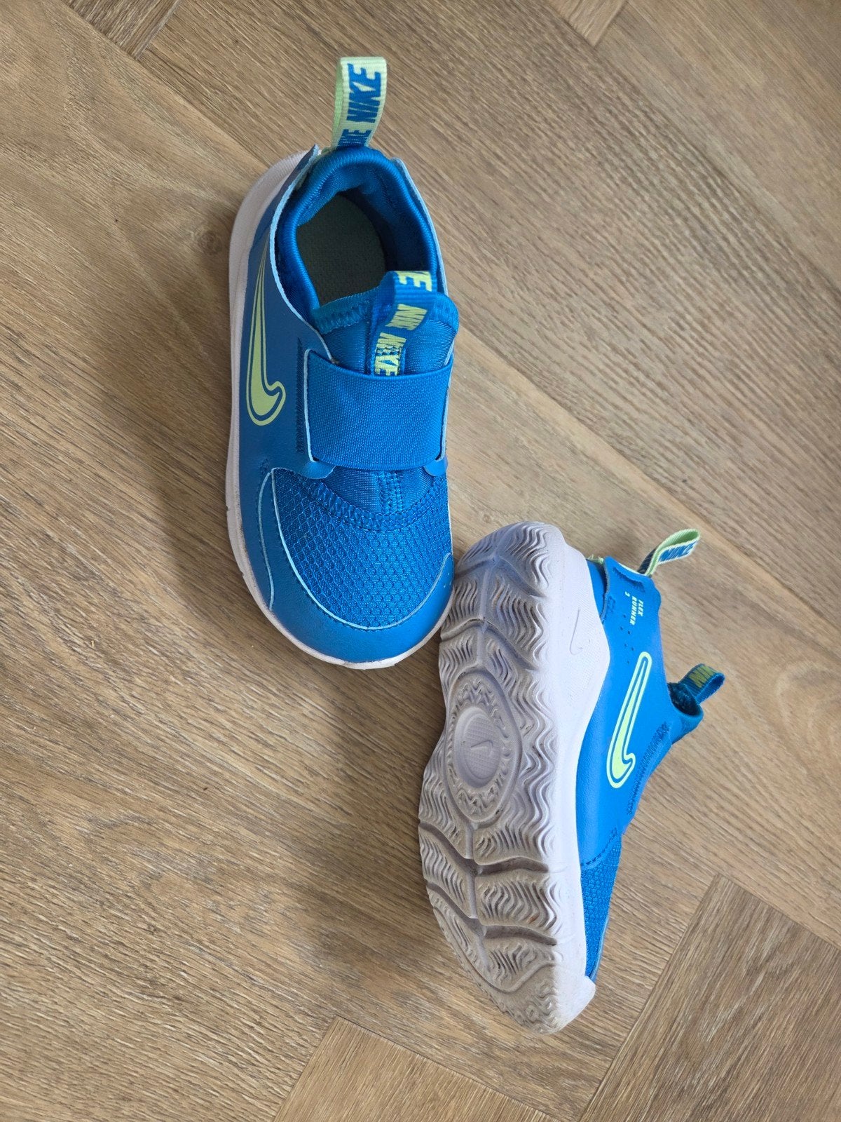 Nike schoenen maat 23,5 - uitstekende staat, Kinderen en Baby's, Babykleding | Schoentjes en Sokjes, Schoentjes, Jongetje of Meisje