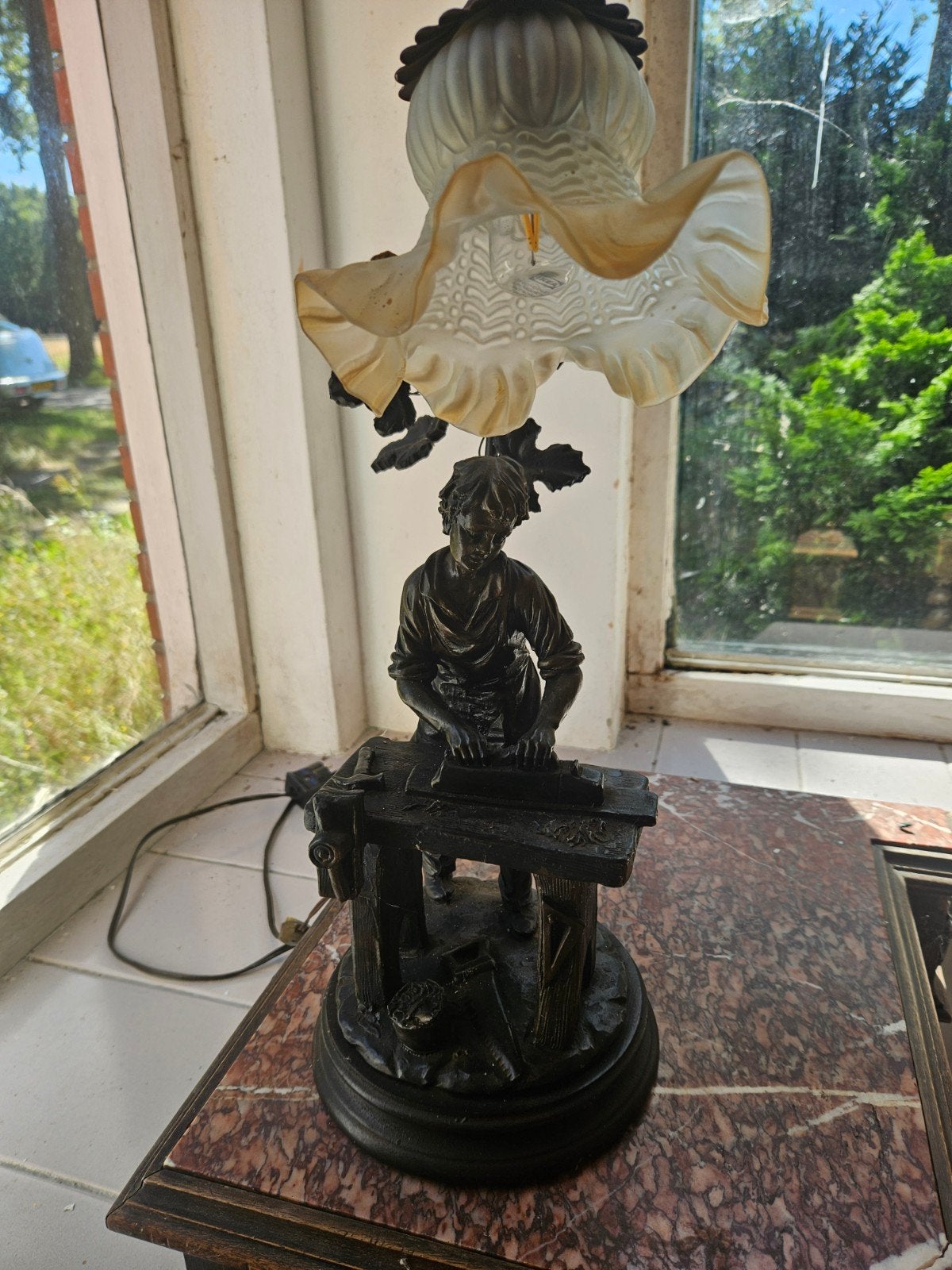 Antieke tafellamp met bronzen beeld van jongen, Antiek en Kunst, Ophalen of Verzenden