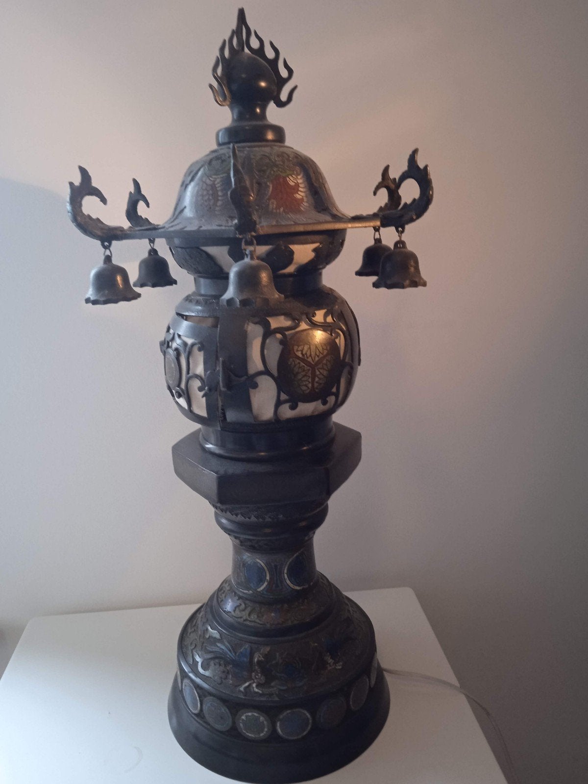Oude bronzenJapanse pagode lamp, Ophalen
