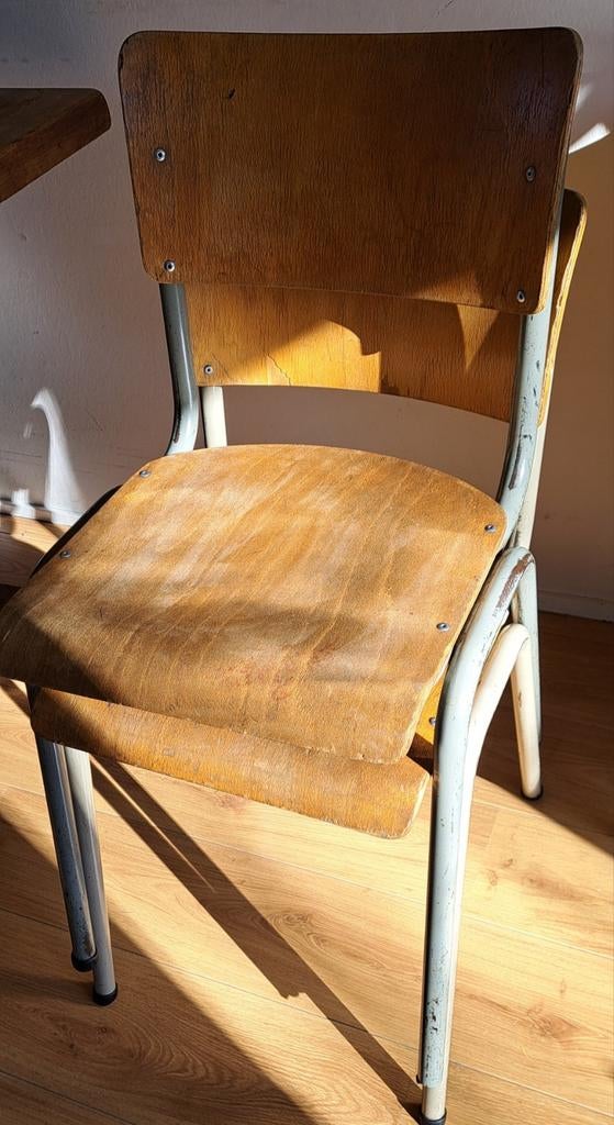 2 Industriële schoolstoelen met zacht groen frame, Ophalen