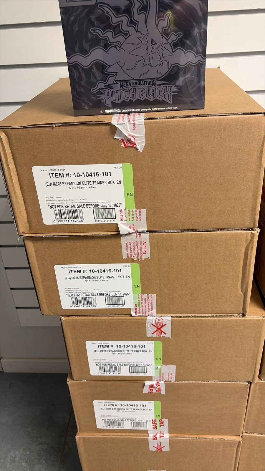 Pokemon Pitch Black elite trainer box, Ophalen of Verzenden, Zo goed als nieuw, Boosterbox