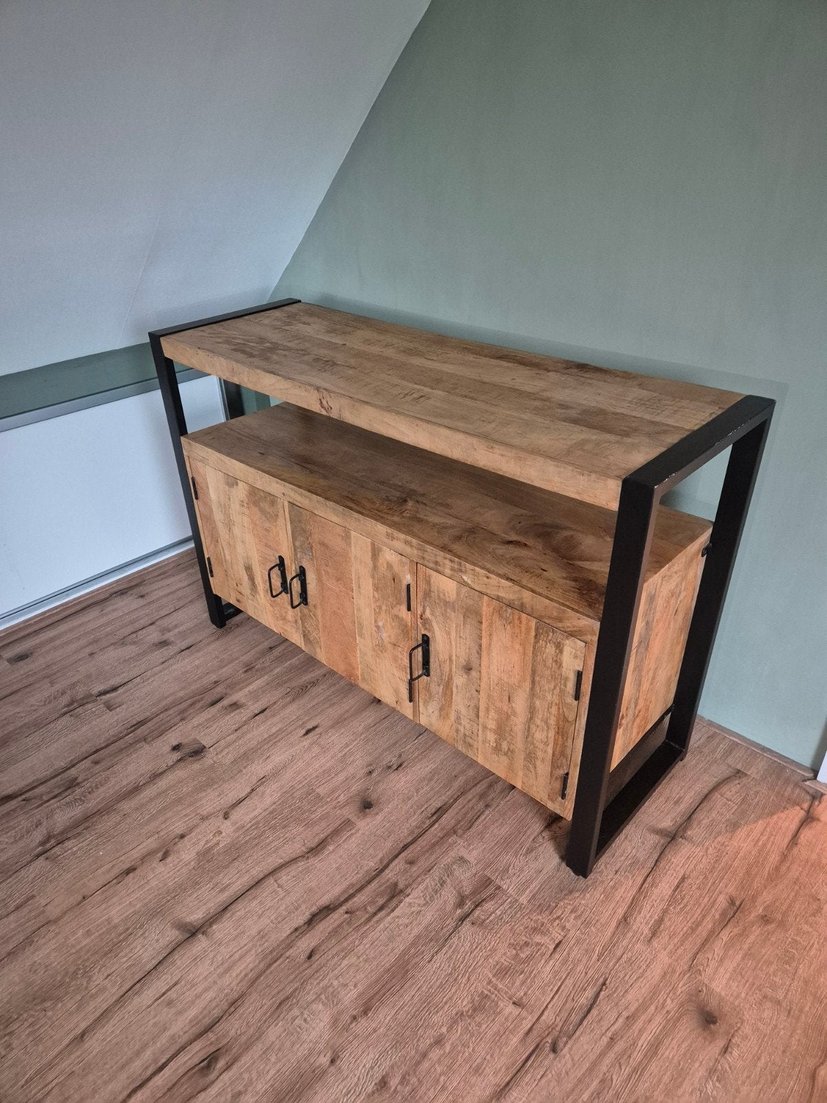 Industriële Dressoir/TV-meubel van Mangohout en Metaal, Met deur(en), 100 tot 150 cm, Zo goed als nieuw, Industrieel