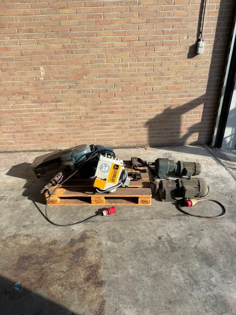 DEMAG 2 Ton Kettingtakel + Draadloze afstandsbediening, Doe-het-zelf en Verbouw, Ophalen, Gebruikt, Elektrisch