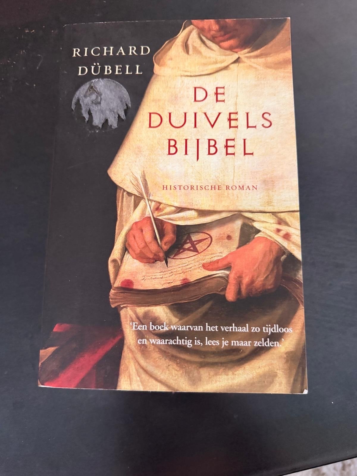 De Duivelsbijbel - Richard Dübell (Historische Roman), Ophalen of Verzenden, Gelezen