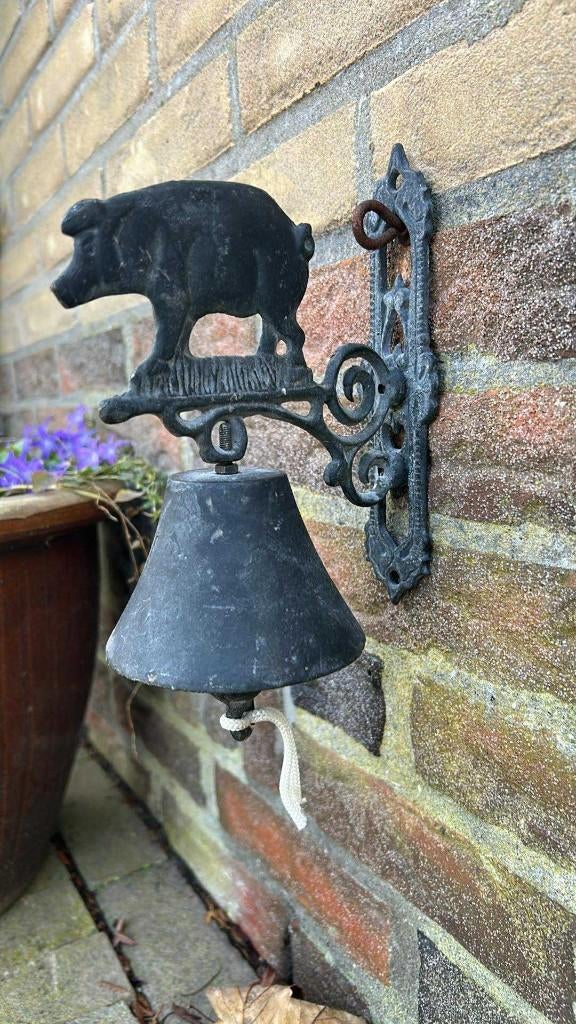 Gietijzeren bel "Varken", Tuin en Terras, Tuinwanddecoratie, Ophalen, Gebruikt