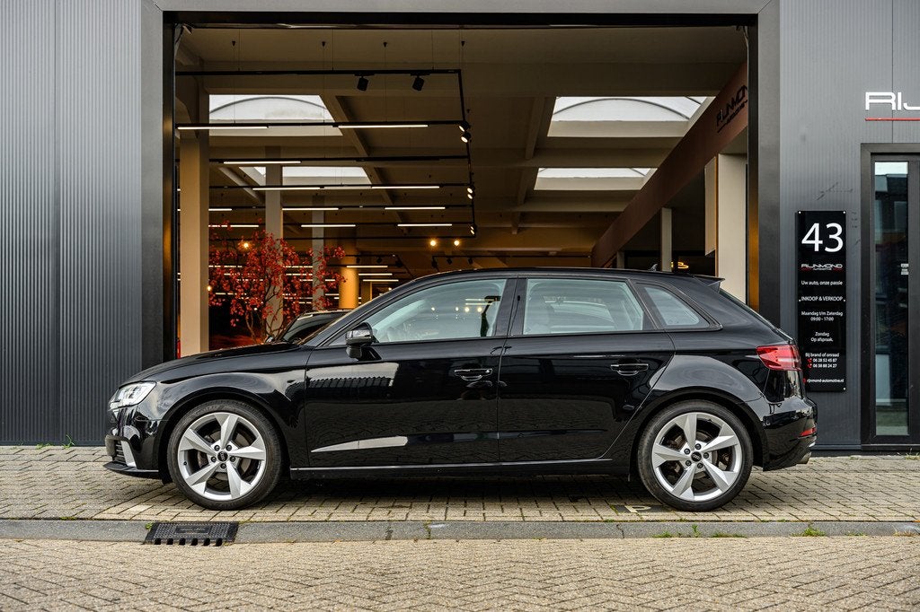 Audi A3 Sportback Audi A3 Sportback 35 TFSI 150PK S tronic |, Stof, Zwart, 4 cilinders, 150 pk