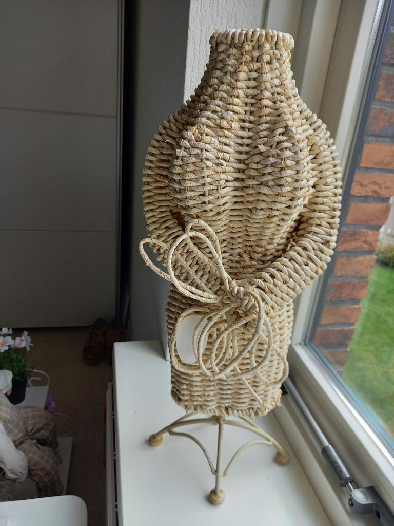 Decoratieve Mannequin Buste - Rotan met IJzeren Onderstel, Huis en Inrichting, Gebruikt, Beige, Ophalen of Verzenden, Landelijk