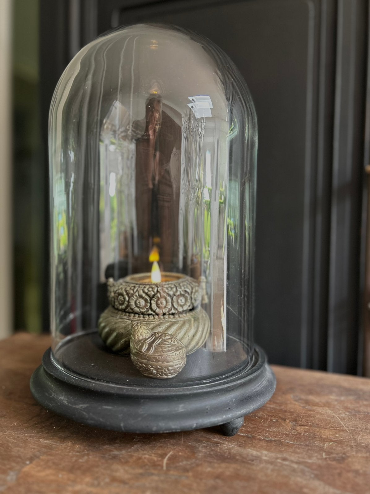 Glazen stolp op oude houten plateau brocante sleets, Ophalen