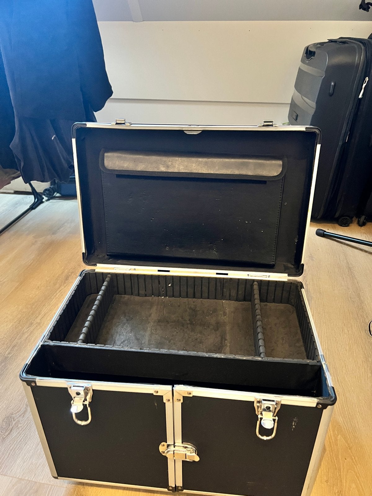 Professionele pedicure koffer, Sieraden, Tassen en Uiterlijk, Koffers, Ophalen of Verzenden, Gebruikt, Hard kunststof, Slot