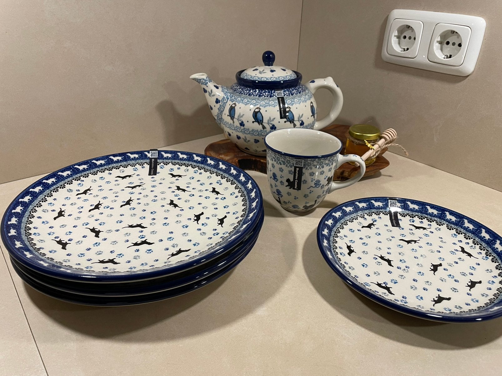 Nieuw Bunzlau Castle borden, mok en theepot met dieren, Nieuw, Ophalen of Verzenden, Overige stijlen, Aardewerk