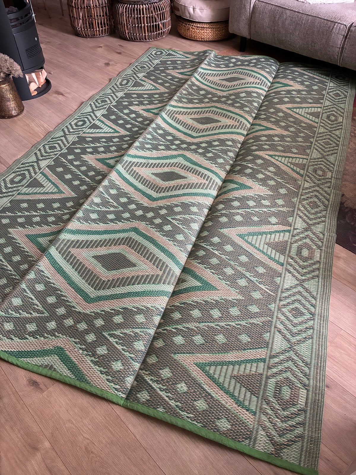 Groen/beige buitenkleed met geometrisch patroon, Huis en Inrichting, Stoffering | Tapijten en Kleden, 100 tot 150 cm, Ophalen of Verzenden
