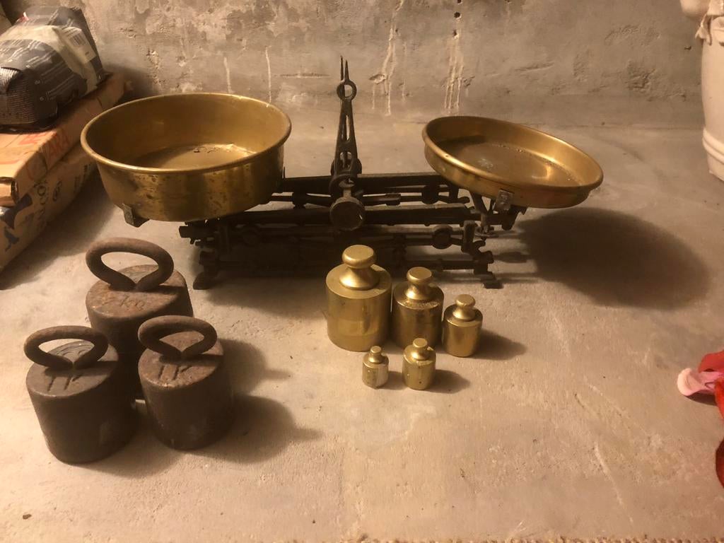 Originele grutters weegschaal met koperen schalen en gewicht, Ophalen of Verzenden