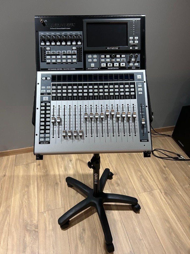 Presonus Studiolive 32SC met stofhoes + quiklok stand, Ophalen of Verzenden, Zo goed als nieuw, 20 kanalen of meer, Microfooningang