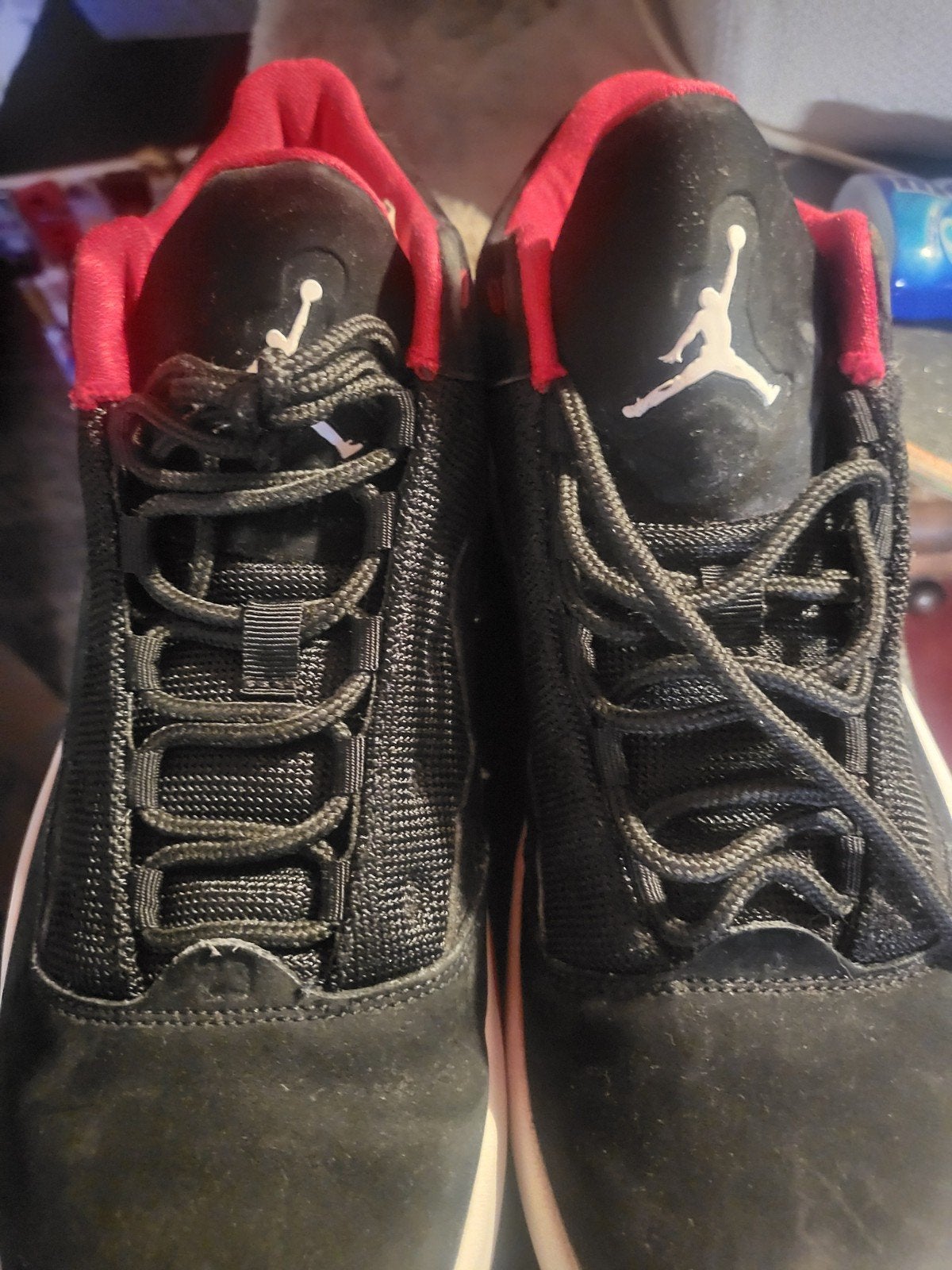 Jordan Max Aura 4 'Black/University Red' - Maat 42.5, Kleding | Heren, Ophalen of Verzenden