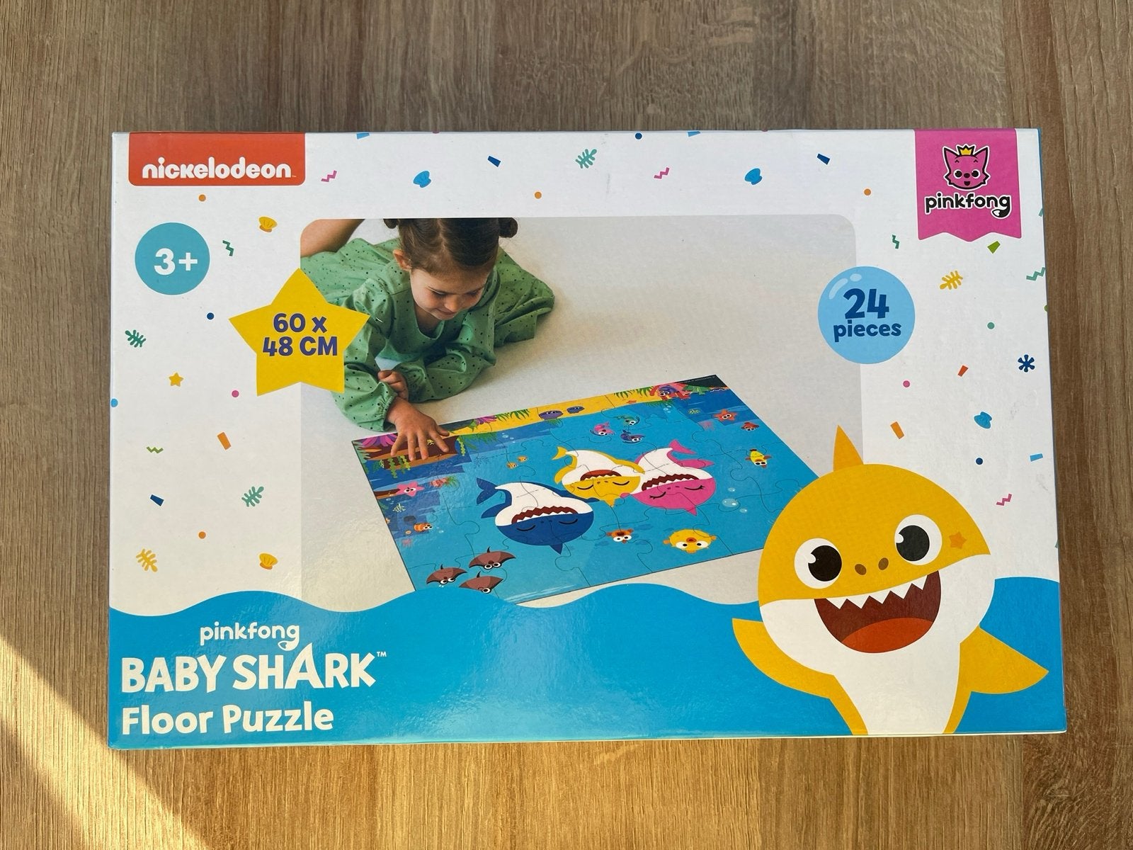 Baby Shark Vloerpuzzel Giant - 24 stukjes (60x48 cm), Ophalen of Verzenden, 10 tot 50 stukjes, Zo goed als nieuw, 2 tot 4 jaar