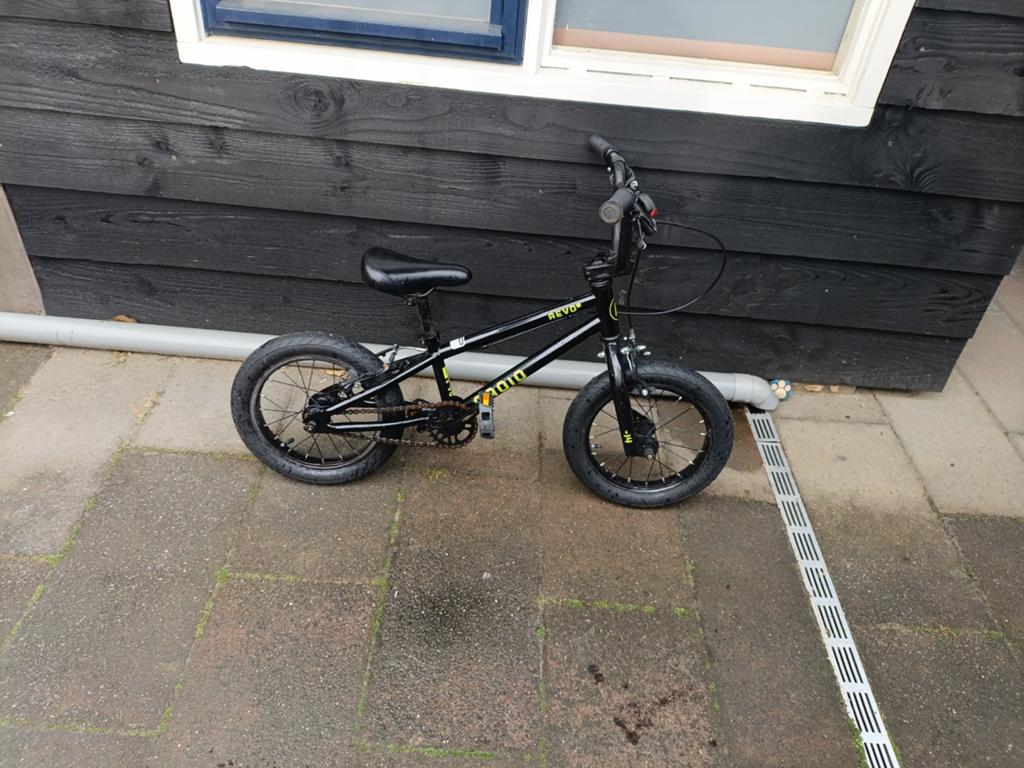 Bmx radio revo 14, Fietsen en Brommers, Fietsen | Crossfietsen en BMX, Staal, Velgrem, Radio, V-brakes