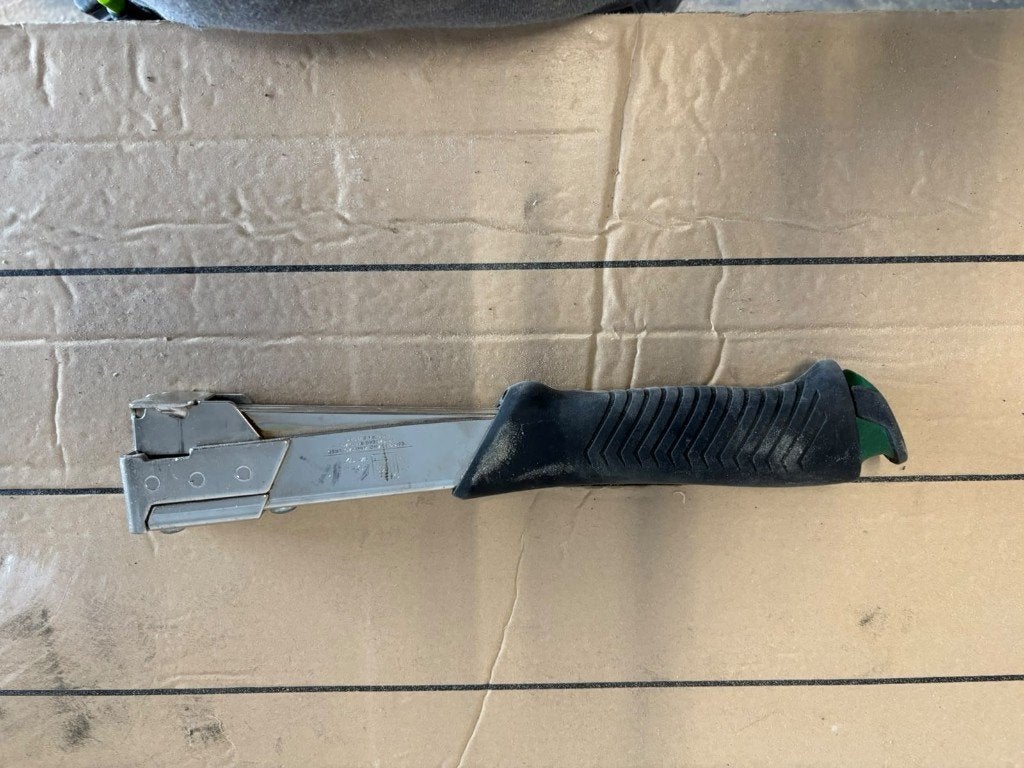 Handtacker - Gebruikt maar functioneel, Ophalen of Verzenden, Gebruikt, Tacker/nietmachine, Overige merken