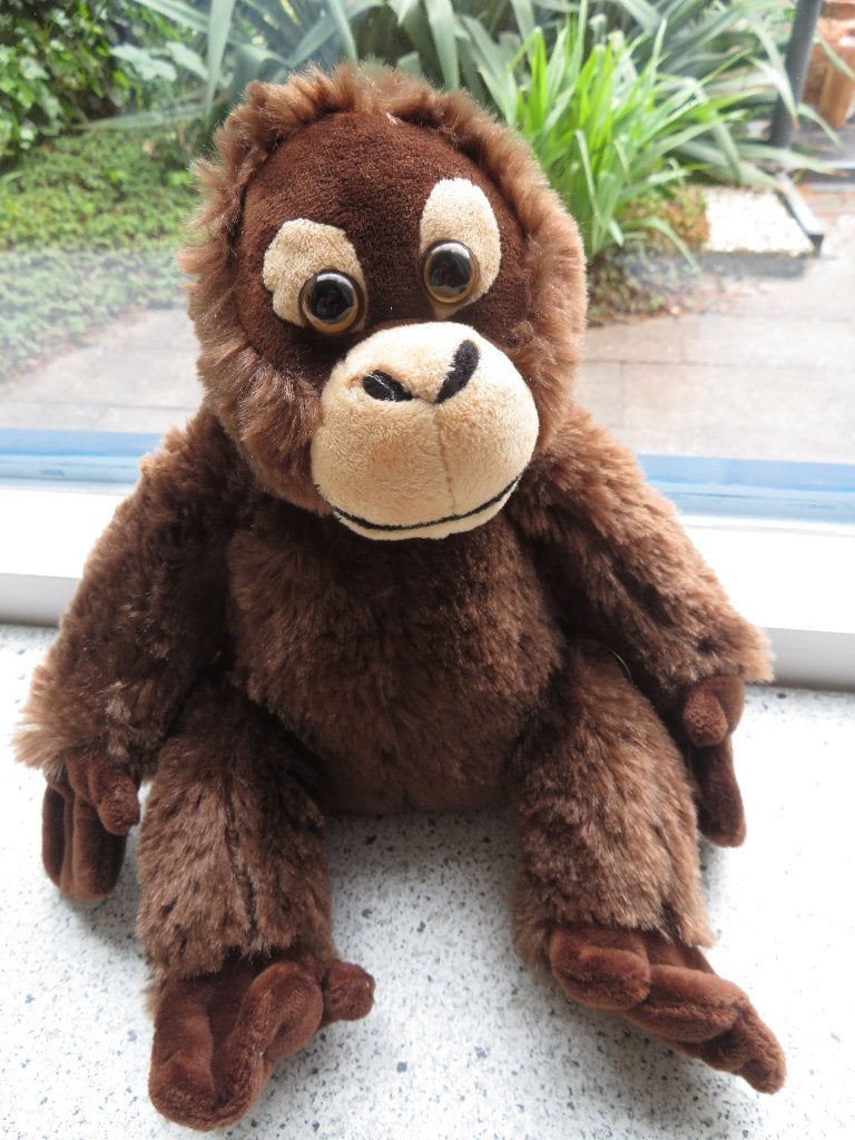 Aap PIA International Soft Toys donkerbruin velours, Kinderen en Baby's, Ophalen of Verzenden, Zo goed als nieuw, Middelgroot (20 tot 80 cm)