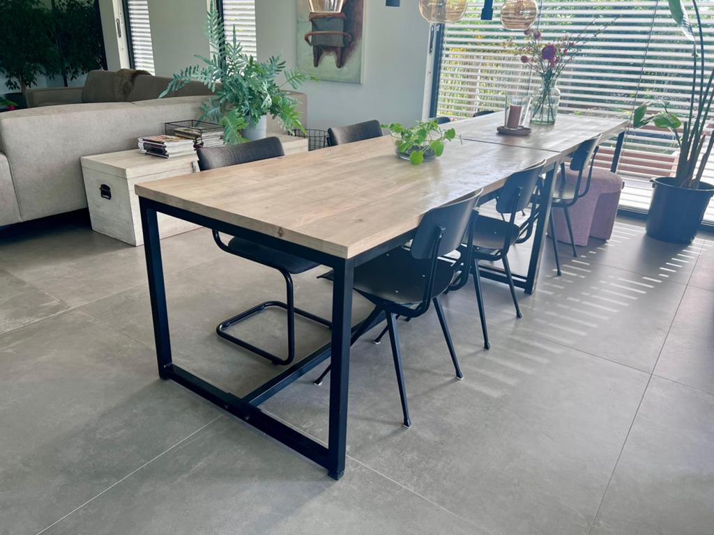 Eettafels (2 stuks) van mangohout met metalen onderstel, Huis en Inrichting, Tafels | Eettafels, Ophalen, Gebruikt, 200 cm of meer