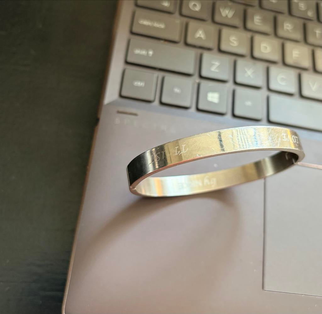 Zilveren slavenarmband Nikki met ingegraveerde teksten, Sieraden, Tassen en Uiterlijk, Armbanden, Ophalen of Verzenden, Zo goed als nieuw