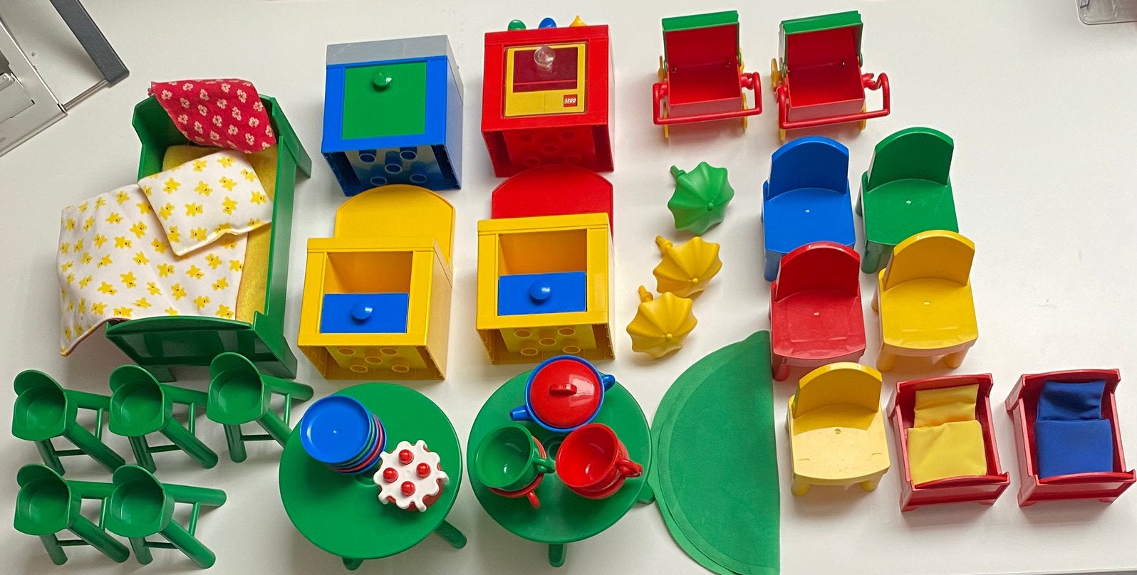 Vintage LEGO speelset met 10 poppetjes en veel accessoires, Verzamelen, Supermarktacties, Ophalen of Verzenden