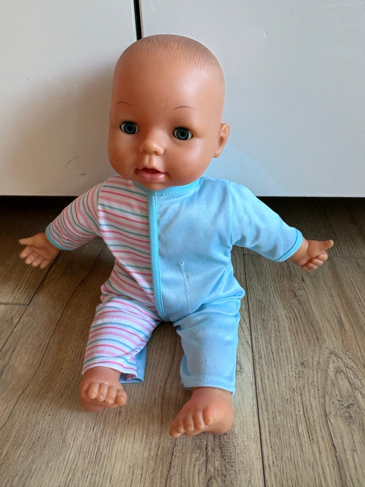Babypop met bewegende ogen en geluid, Ophalen of Verzenden, Gebruikt, Babypop