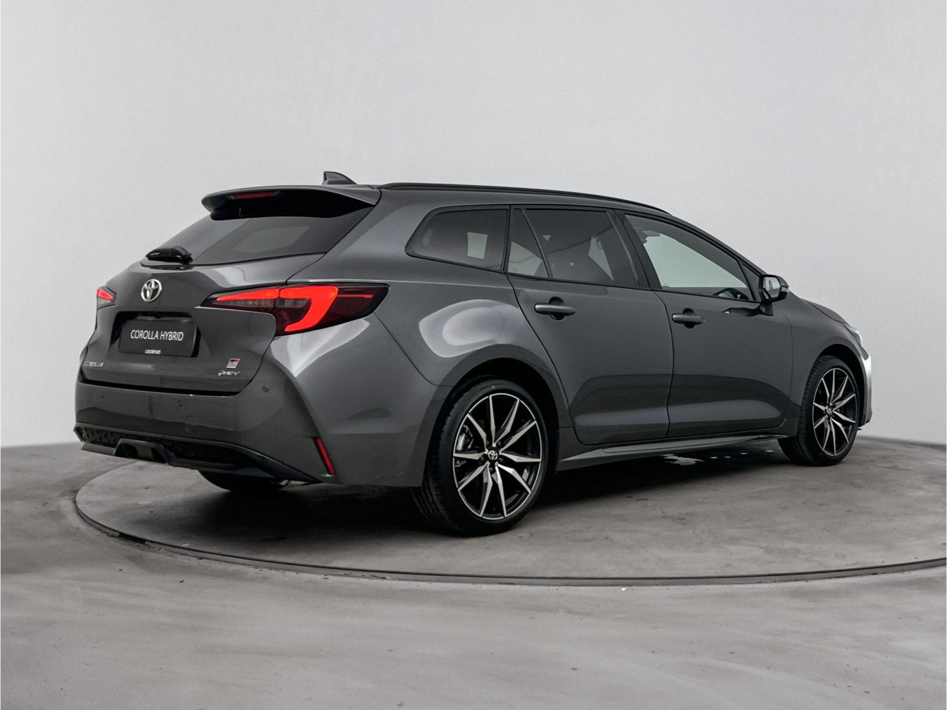 Toyota Corolla Touring Sports Hybrid 180 GR Sport (bj 2026), Auto's, Toyota, 12 maanden, Zwart, 4 cilinders, 179 pk