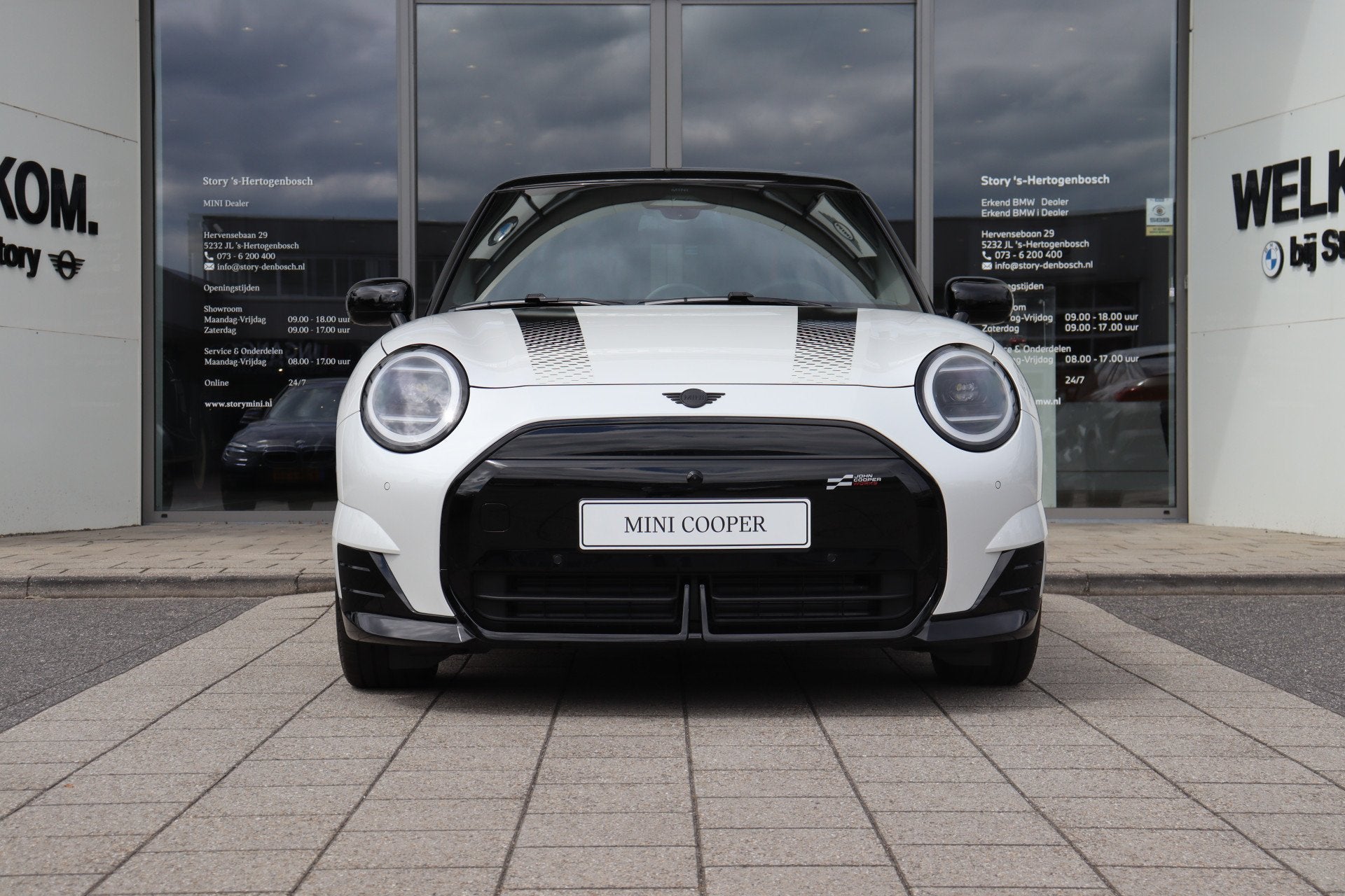 MINI Hatchback Cooper E / JCW / Pakket L / 18" JCW Lap Spoke, Auto's, Mini, Zwart, 4 stoelen, Leder en Stof, Wit