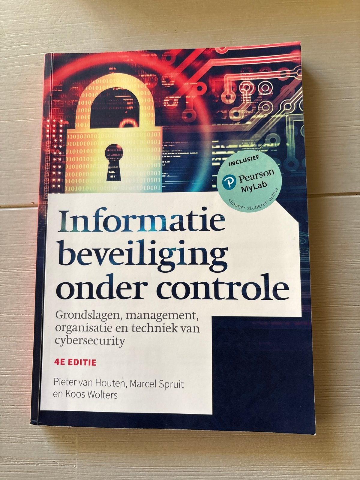 Informatiebeveiliging onder controle - 4e editie, Boeken, Ophalen of Verzenden, Zo goed als nieuw, Vakgebied of Industrie