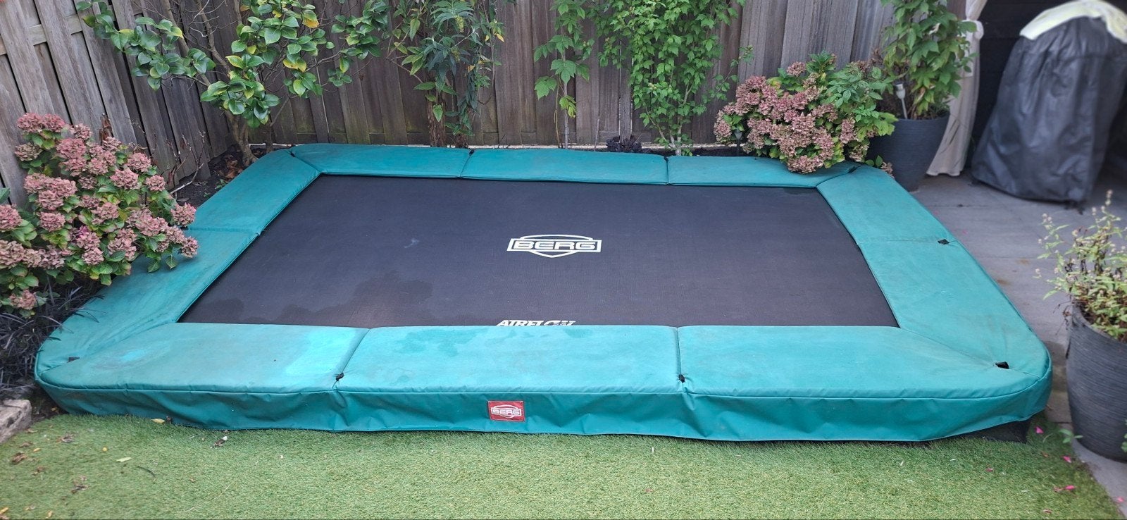BERG InGround Trampoline 220x330 cm met afdekhoes, Kinderen en Baby's, Ophalen, Gebruikt