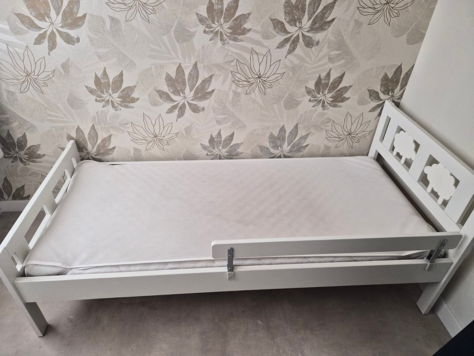 Peuterbed 70x160 cm met matras en uitvalbeveiliging, Ophalen, Gebruikt, 70 tot 85 cm, Matras