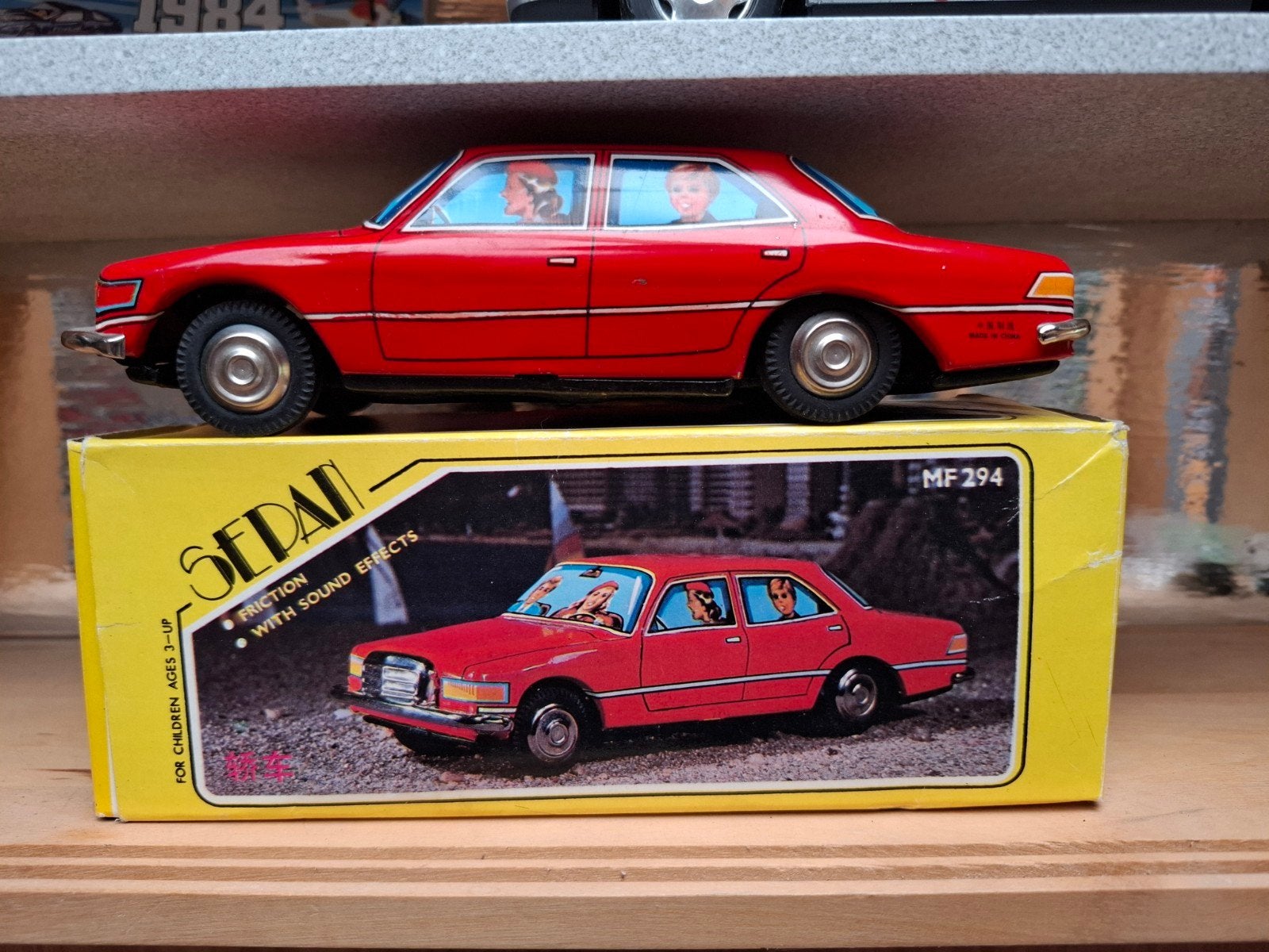 Vintage blikken speelgoedauto met frictie en geluid, Antiek en Kunst, Ophalen of Verzenden