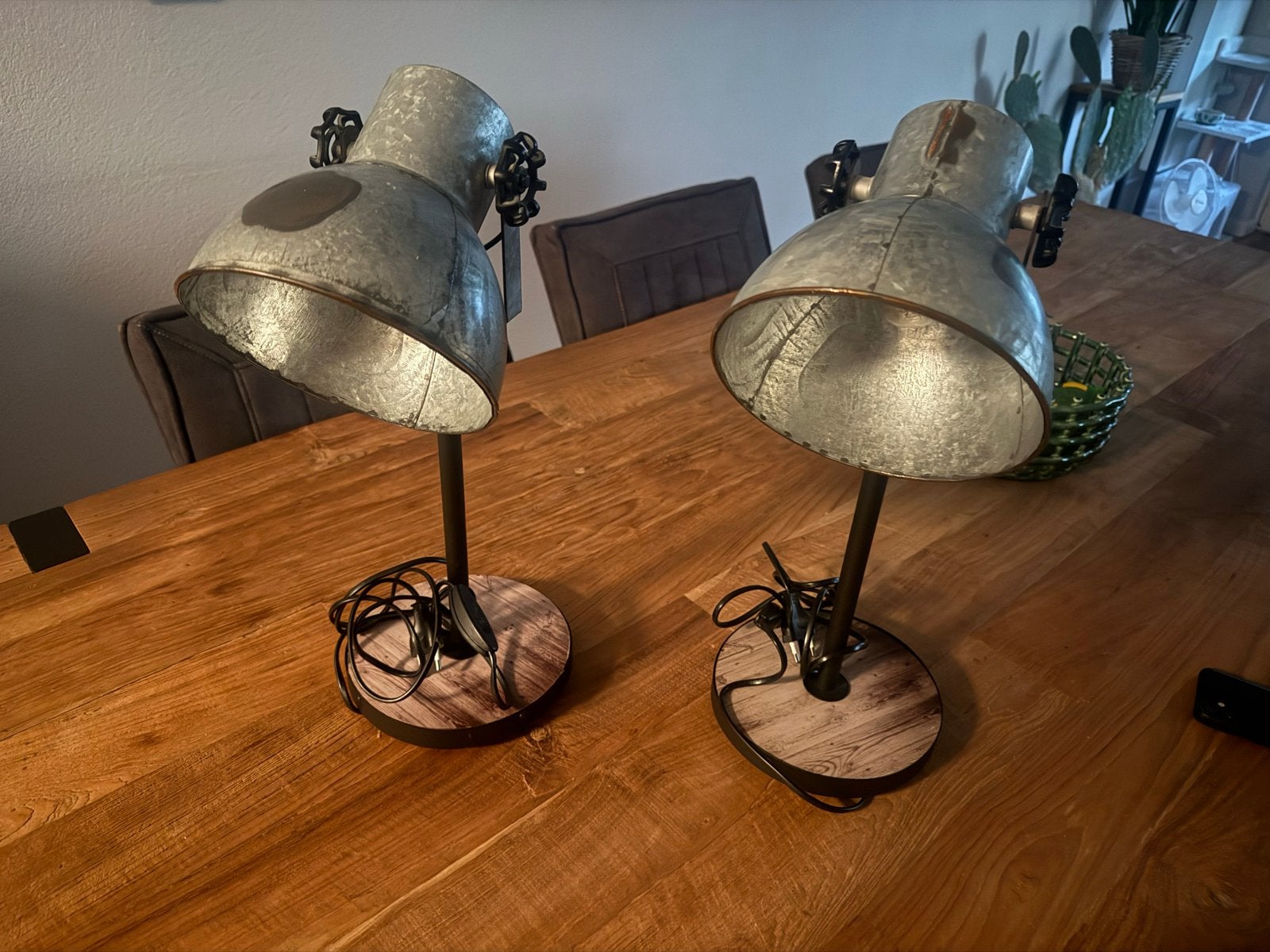 Set van 2 industriële tafellampen - Zink & Hout, Huis en Inrichting, Lampen | Tafellampen, Ophalen, Bureaulamp, Gebruikt, Grijs