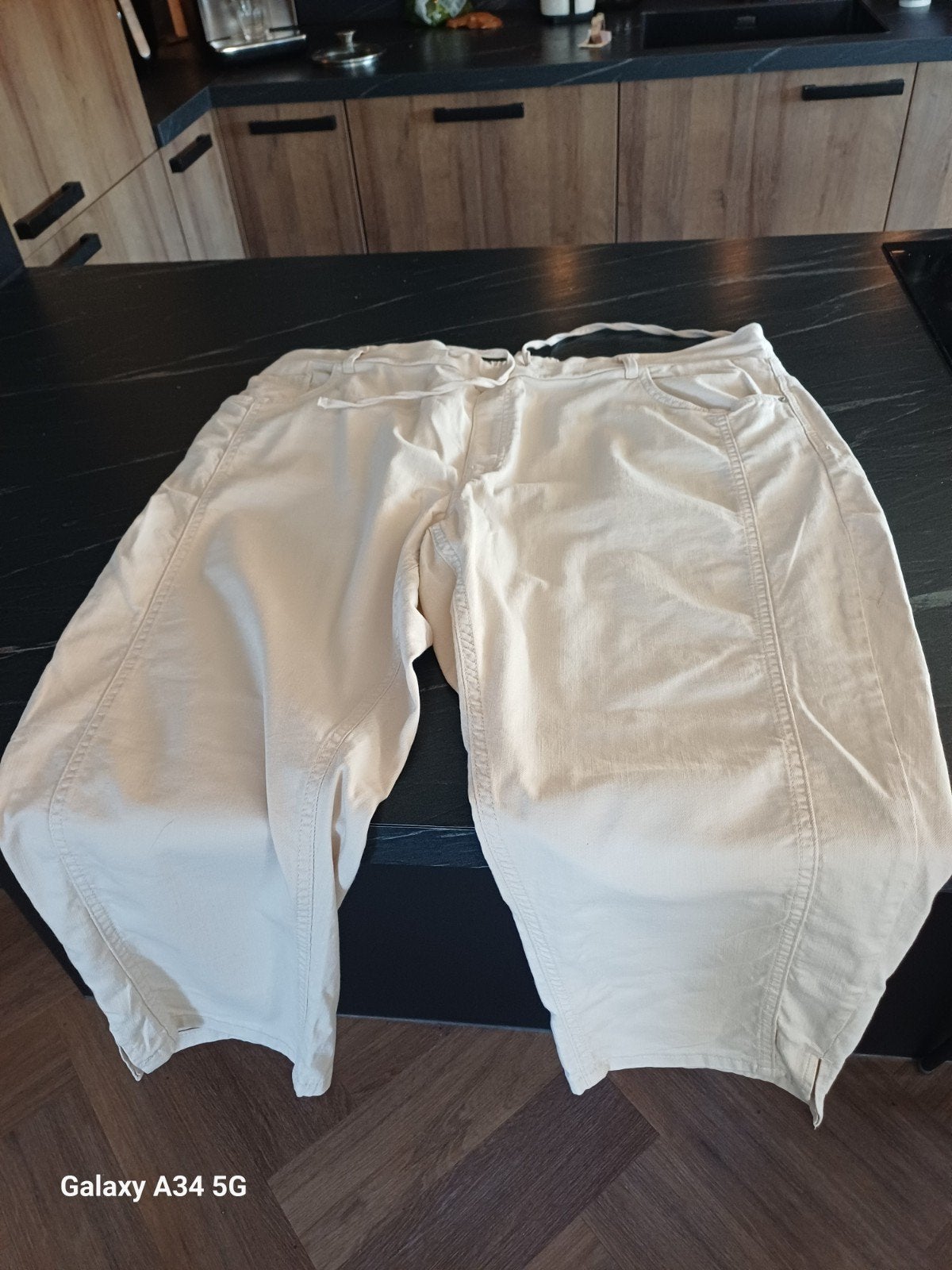 zand kleurige dames pantalon, Kleding | Dames, Overige kleuren, Maat 46/48 (XL) of groter, Ophalen of Verzenden, Zo goed als nieuw