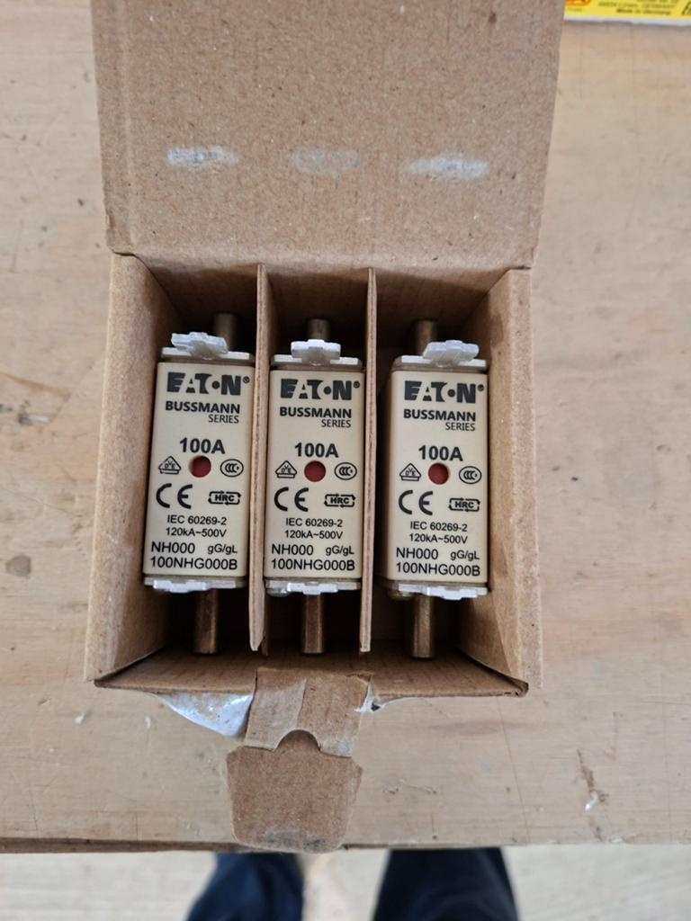 3x Eaton Bussmann NH000 Mespatroon 100A (Zekeringen), Overige typen, Nieuw, Ophalen of Verzenden, Eaton Bussmann