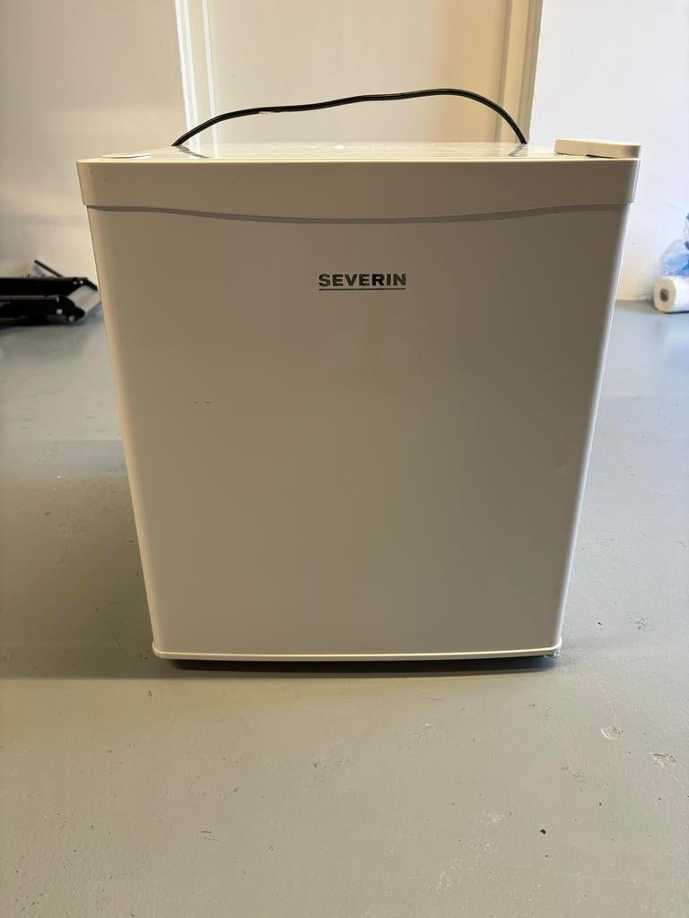Severin kleine koelkast - Compact en efficiënt, Witgoed en Apparatuur, Koelkasten en IJskasten, Ophalen, Gebruikt, Minder dan 75 liter