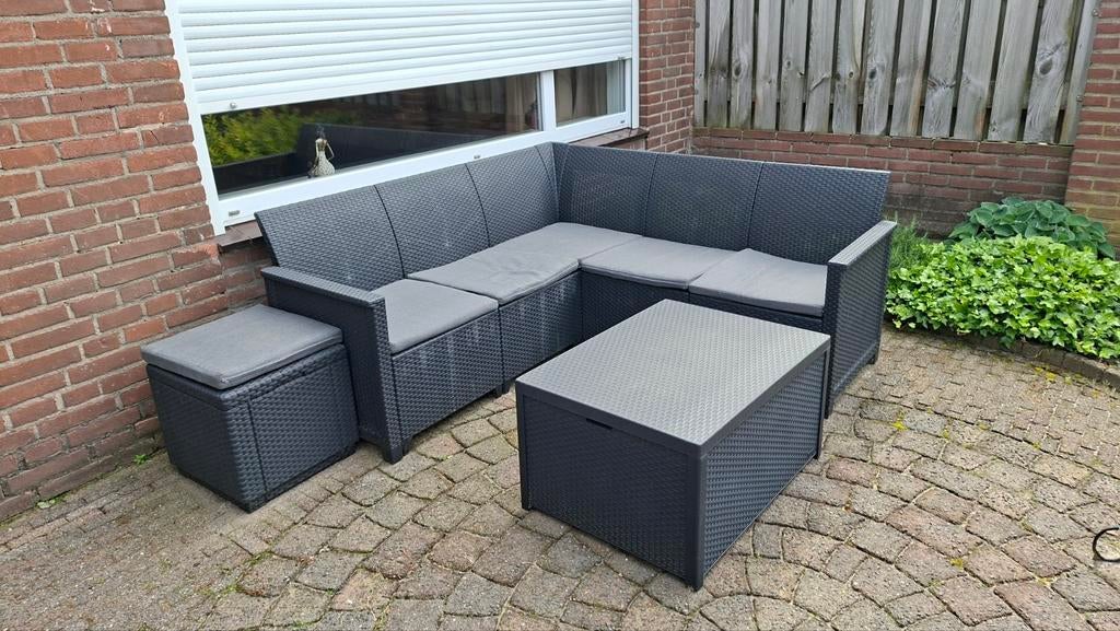 Loungeset met tafel en voetenbankje, Tuin en Terras, Tuinsets en Loungesets, 4 zitplaatsen, Kunststof, Ophalen of Verzenden, Zo goed als nieuw