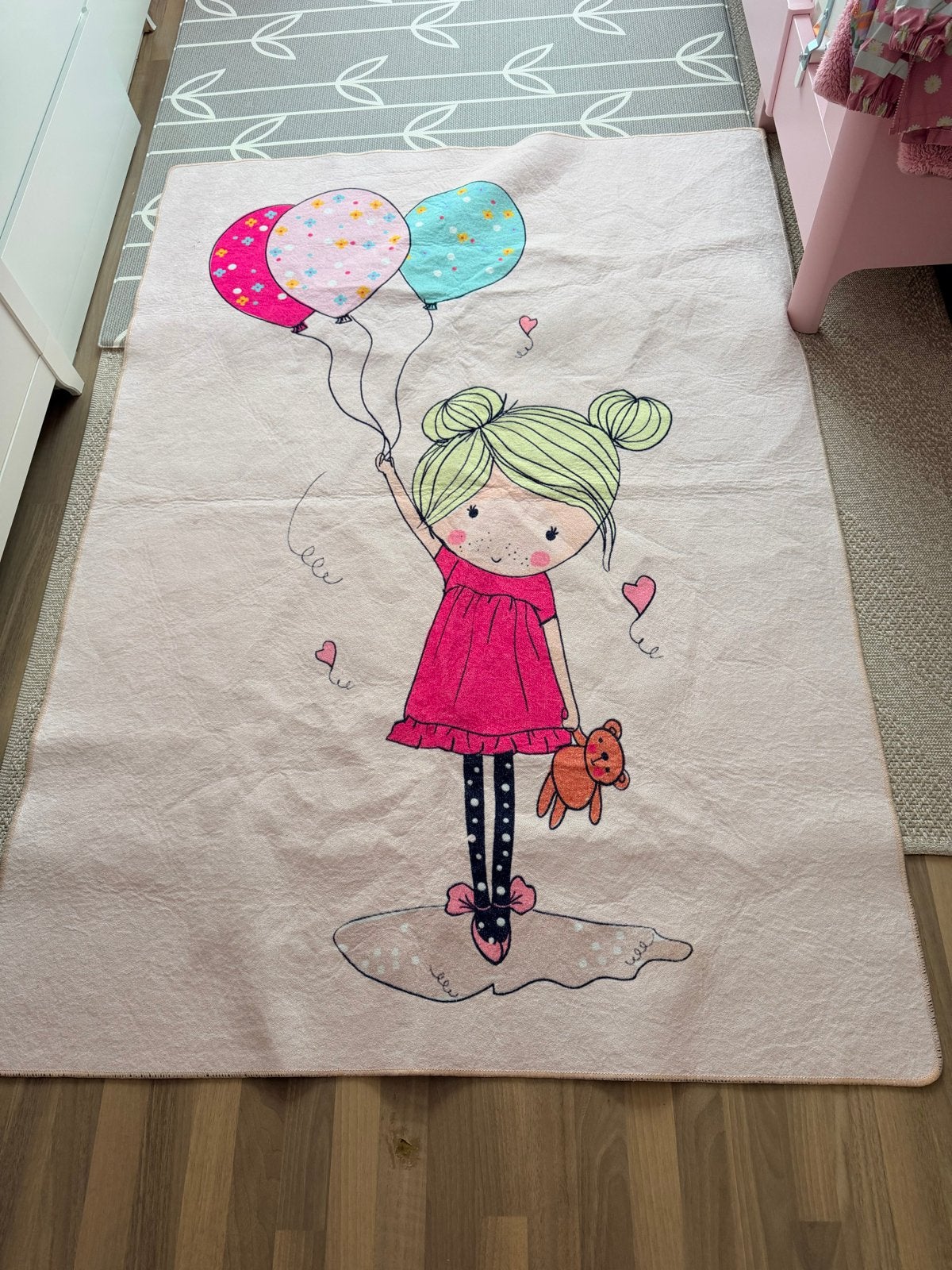 Roze kindertapijt 140-200cm met meisje en ballonnen, Huis en Inrichting, Ophalen, 100 tot 150 cm, 50 tot 100 cm, Zo goed als nieuw