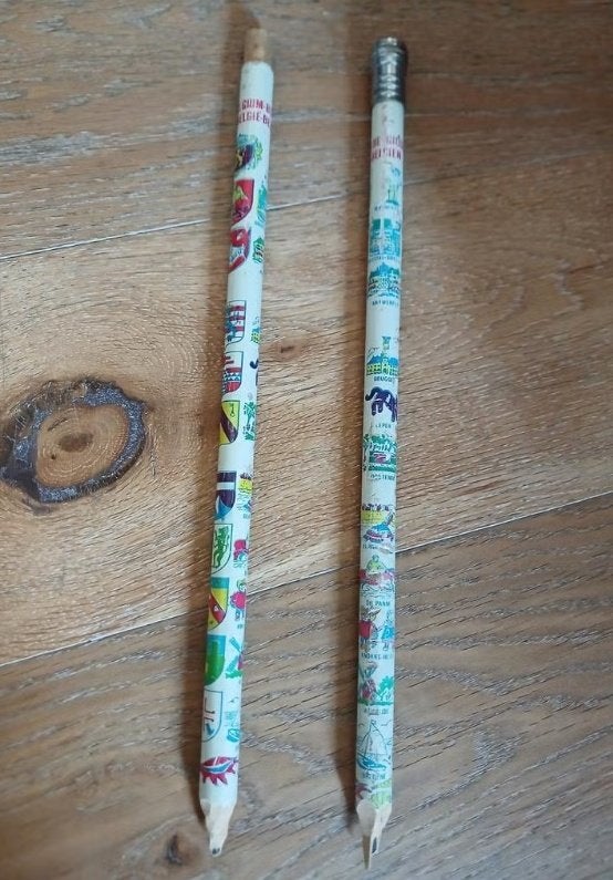 2 grote souvenir potloden België, Verzamelen, Ophalen of Verzenden, Gebruikt