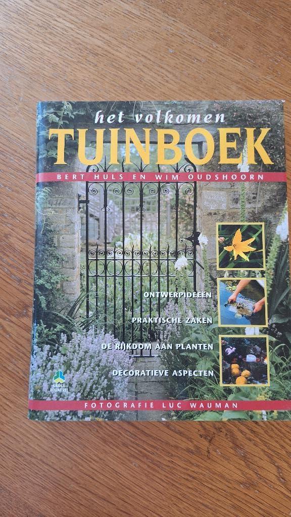 Het volkomen Tuinboek - Bert Huls en Wim Oudshoorn, Ophalen of Verzenden, Gelezen, Bert Huls, Tuinieren en Tuinplanten