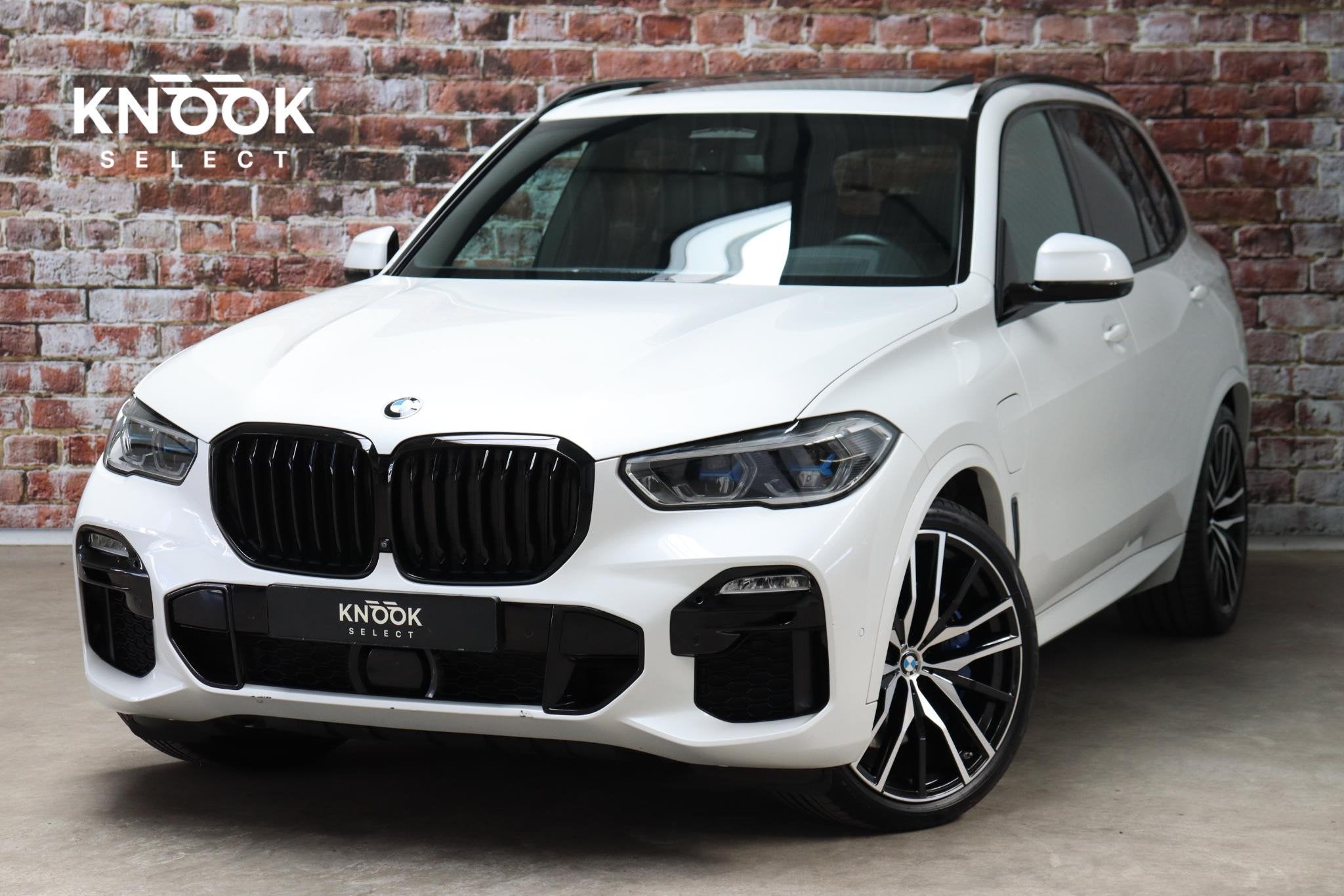 BMW X5 xDrive45e High Executive M Sport Pakket Automaat / Li, Auto's, Dealer onderhouden, 77 km/l, Gebruikt, Wit
