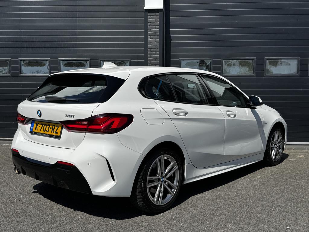 BMW 1-serie 118i High Executive Edition M-Sport Dealer OH |, Auto's, BMW, 136 pk, Gebruikt, Alcantara, Wit
