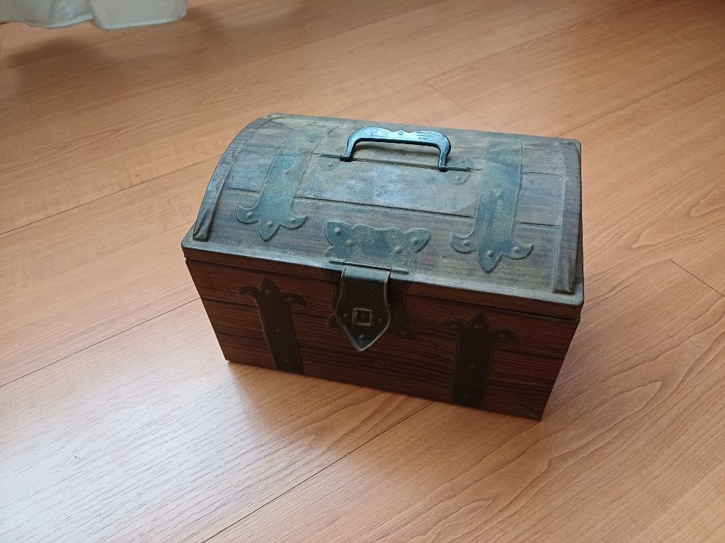 Oud vintage blik in vorm van schatkist, Verzamelen, Blikken, Ophalen of Verzenden, Gebruikt, Overige, Overige merken