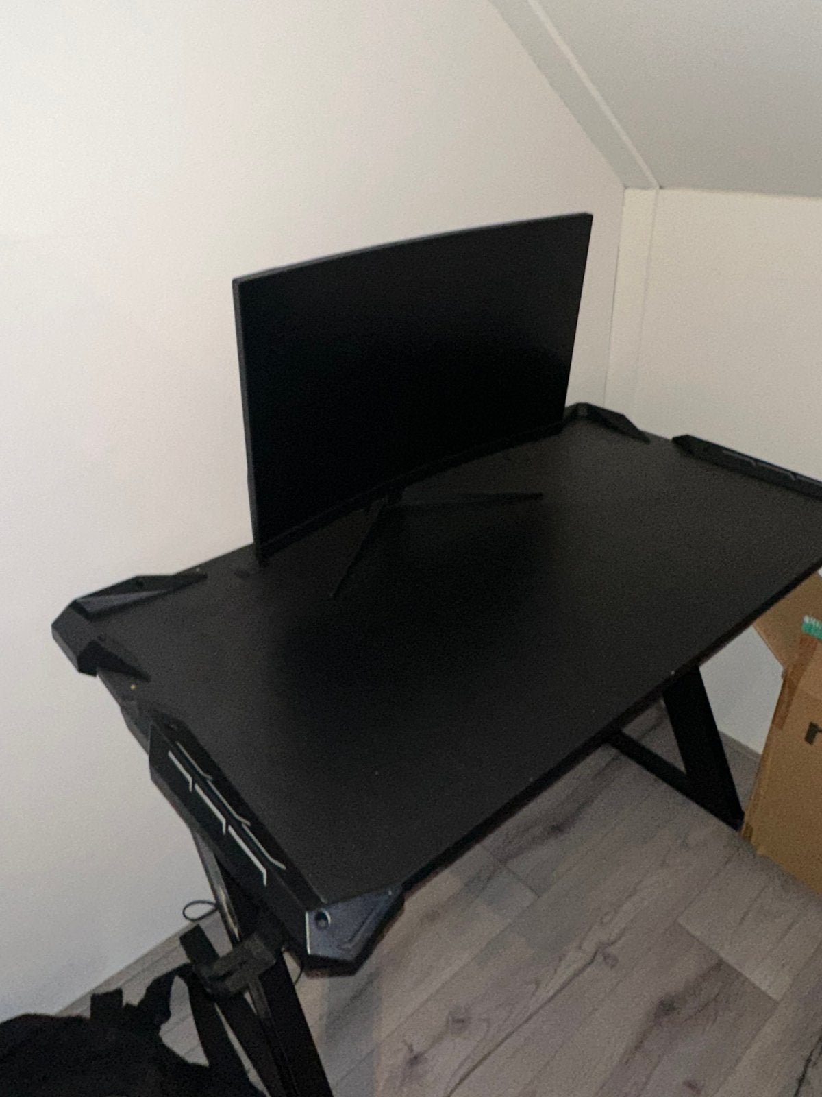 Gaming bureau en MSI monitor 27 inch, Ophalen of Verzenden, Zo goed als nieuw