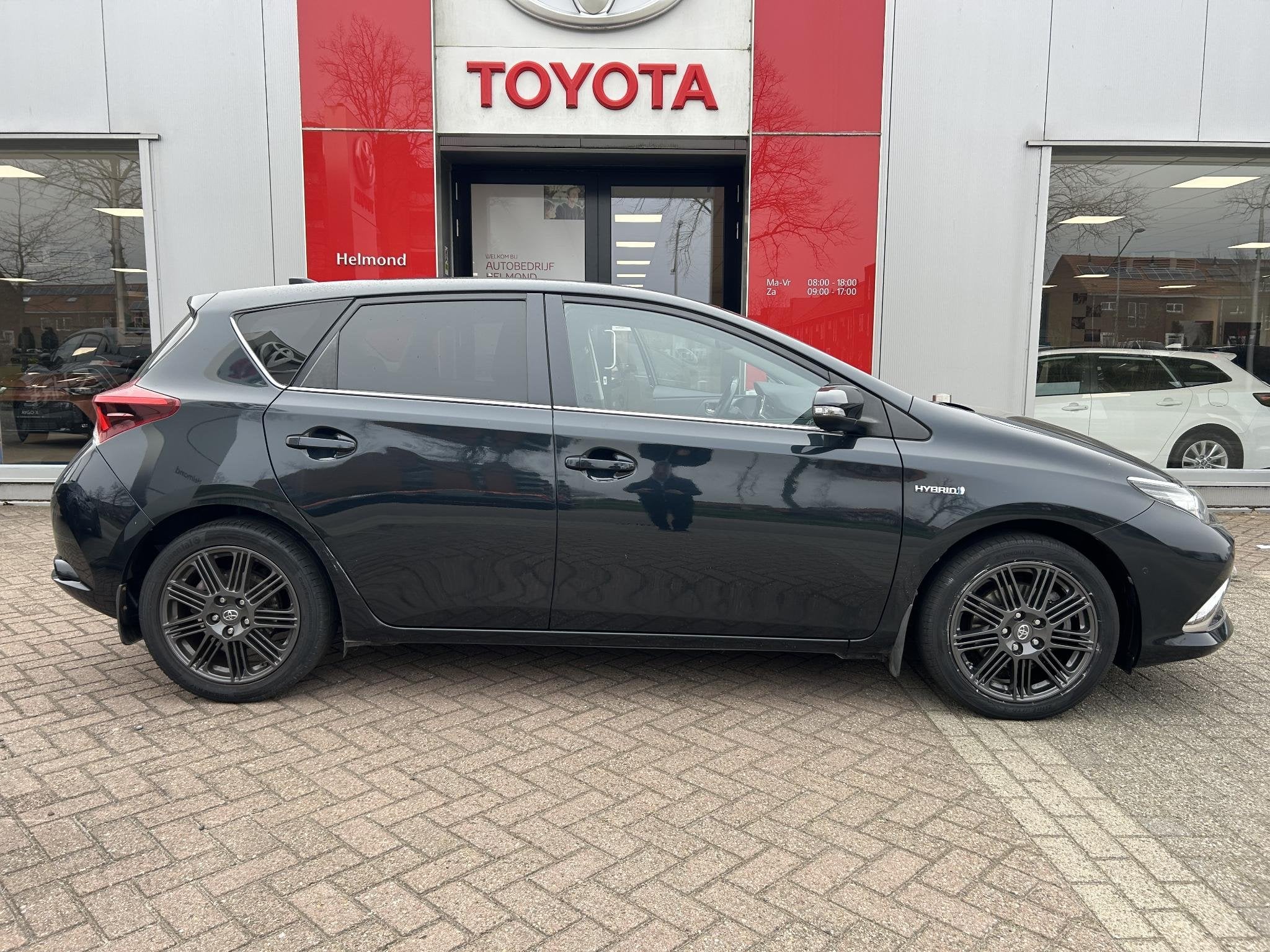 Toyota Auris 1.8 Hybrid Executive Go Trekhaak | Stoelverwarm, Auto's, Toyota, Dealer onderhouden, Gebruikt, Euro 6, 4 cilinders