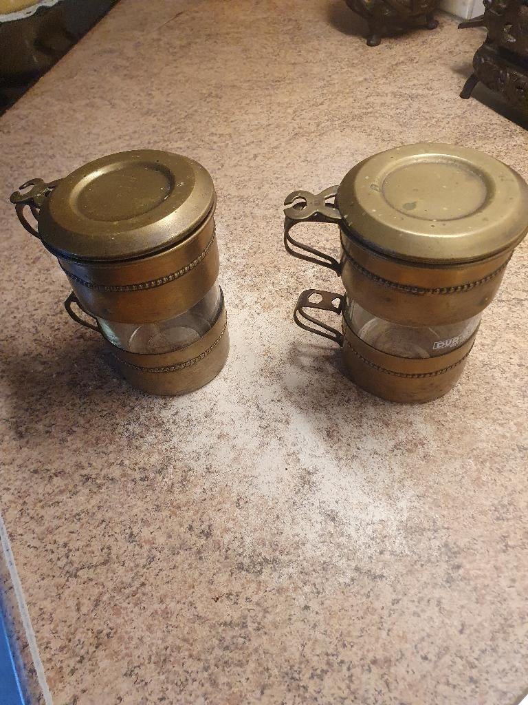 antieke koffiebekers, Ophalen