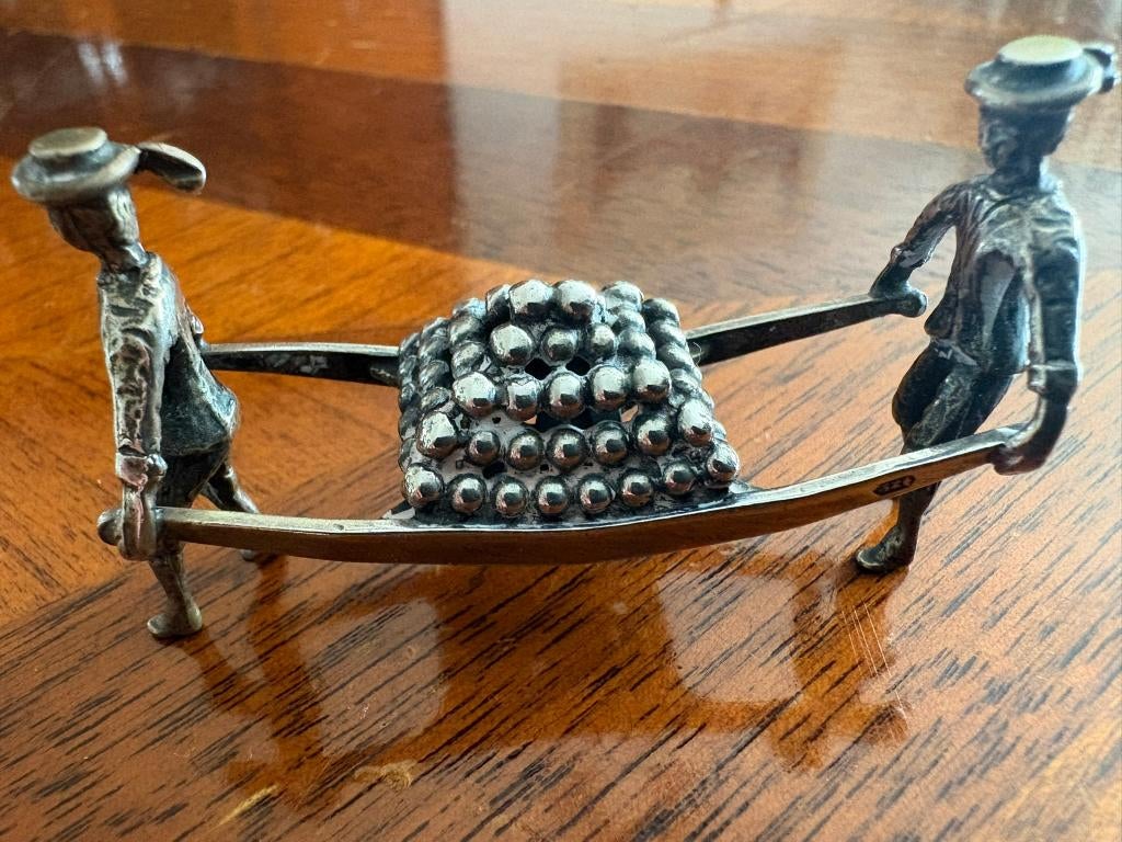 Zilveren miniatuur twee kaasdragers, Ophalen of Verzenden, Zilver
